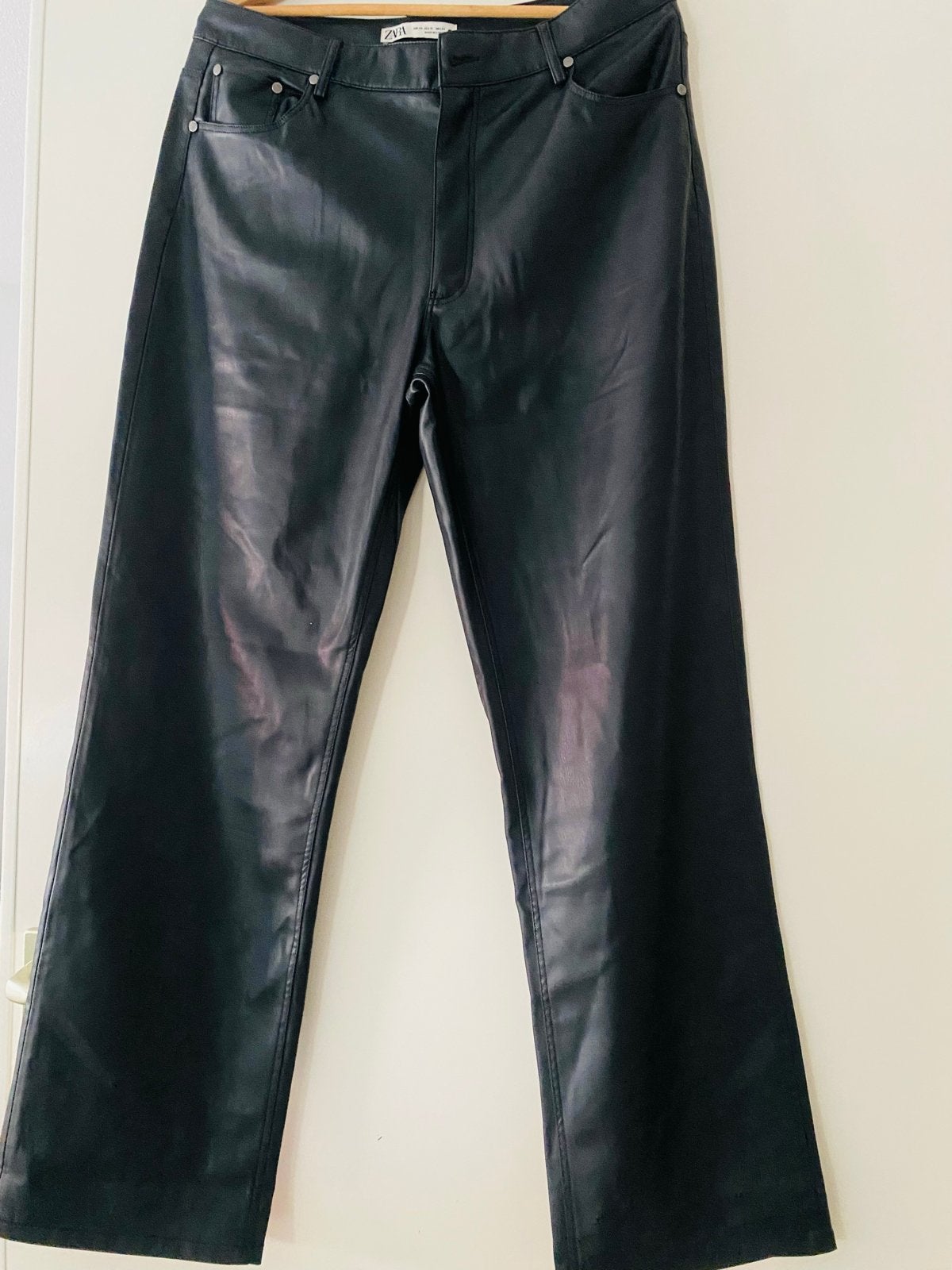 Zara Faux Leren Broek Zwart - Zo goed als nieuw, Zwart, Maat 42/44 (L), Ophalen of Verzenden, Zo goed als nieuw
