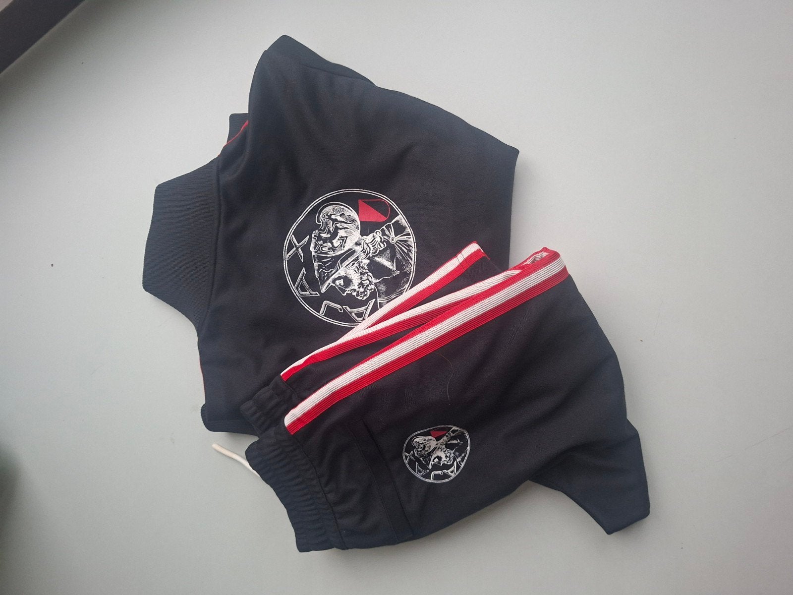 Adidas trainingspak (jasje en broek) - Maat S, Zwart, Nieuw, Ophalen of Verzenden, Algemeen