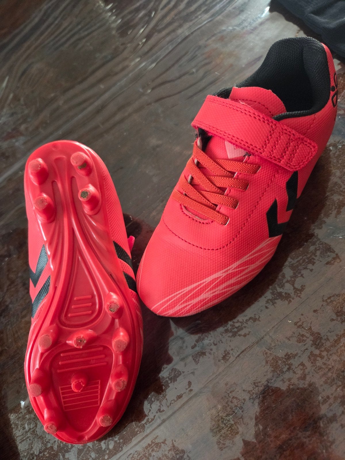 Voetbalset: schoenen, scheenbeschermers en sokken, Sport en Fitness, Maat XS of kleiner, Ophalen of Verzenden, Zo goed als nieuw