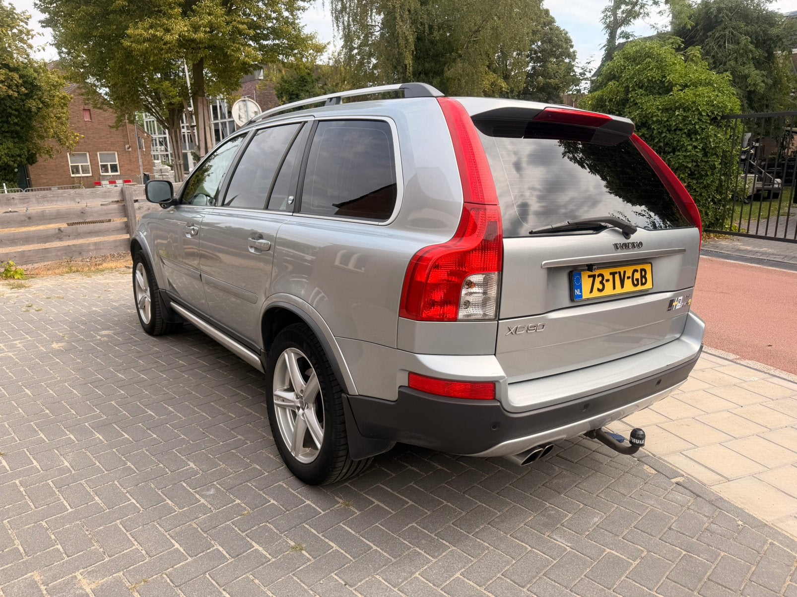 Volvo XC90 R-Design Facelift 2.4 D5 2007 Youngtimer Export, 241 €/maand, 7 stoelen, Diesel, Vierwielaandrijving