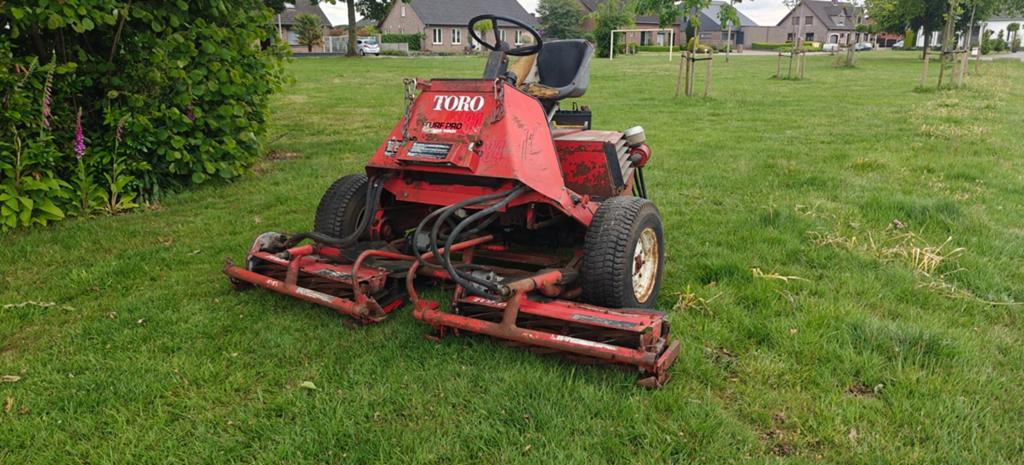 Toro Turf 84 zitmaaier - Werkt naar behoren, Tuin en Terras, Grasmaaiers, Gebruikt, Benzine-grasmaaier, 50 cm of meer, Kooimesmaaier
