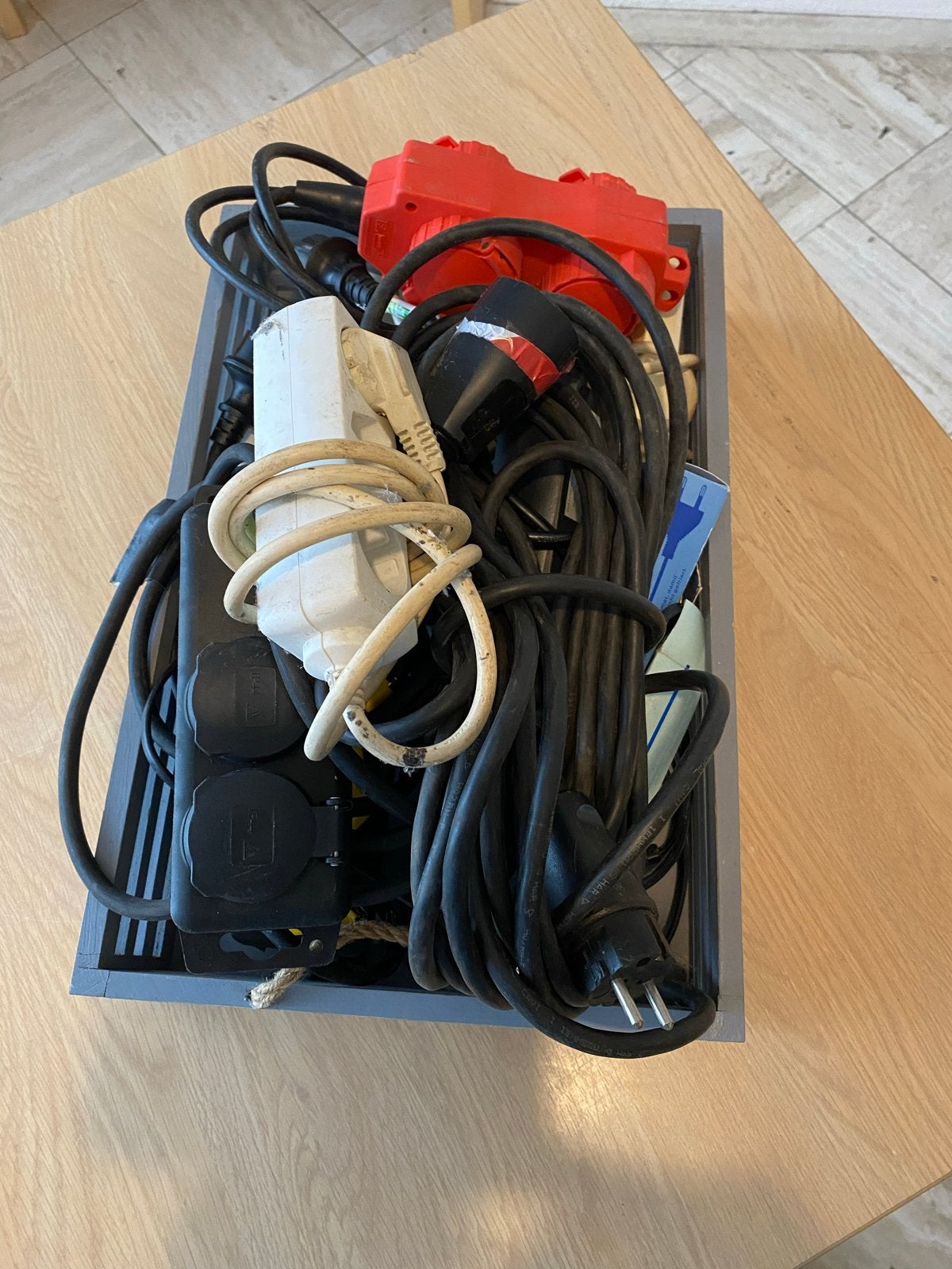 Verdeeldozen en warmtespiralen, Ophalen, Gebruikt, Stekkerdoos