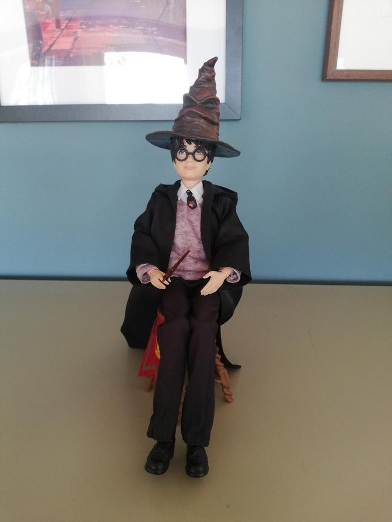 Harry Potter pop met sorteerhoed en toverstok, Verzamelen, Harry Potter, Ophalen of Verzenden, Zo goed als nieuw, Actiefiguurtje