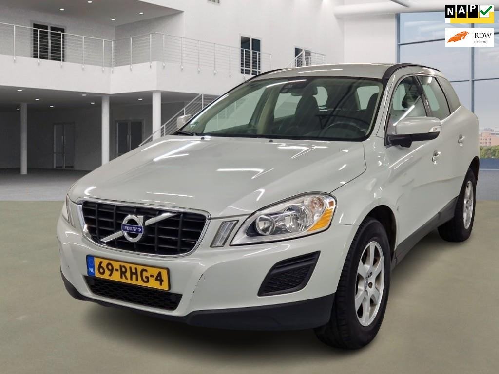 Volvo XC60 2.0T Momentum / NL PRIJS 8999 / Auto goed werkt e, Auto's, Euro 5, 4 cilinders, Leder en Stof, Origineel Nederlands