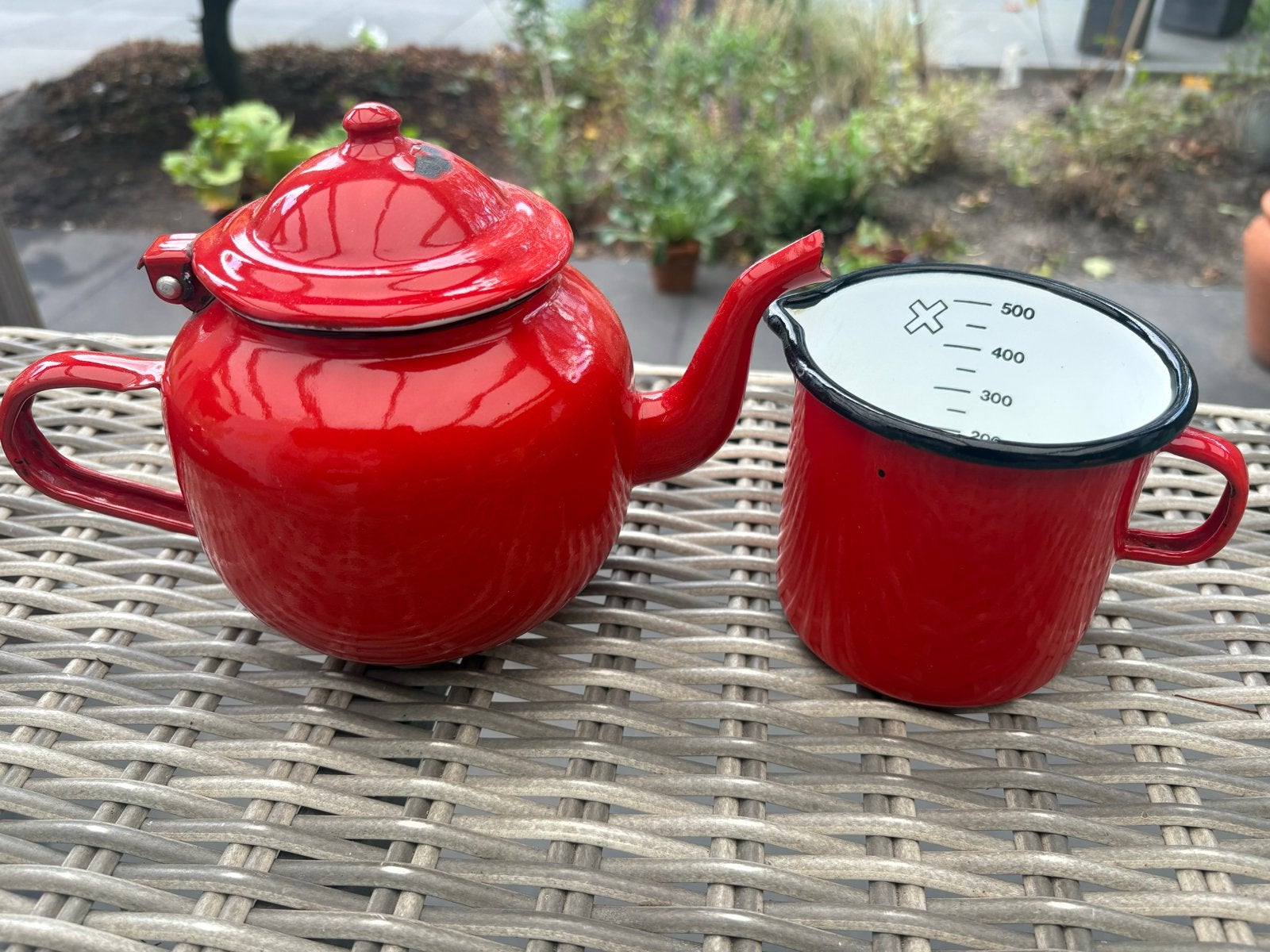 Rode emaille theepot en maatbeker set, Ophalen of Verzenden