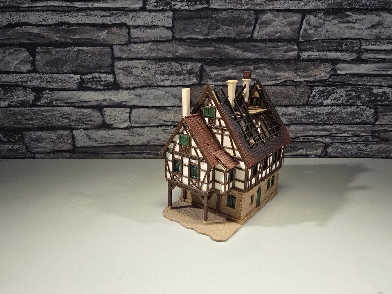 vakwerkhuis verbrand huis ruïne N spoor modeltrein 1:160, Ophalen of Verzenden, Gebruikt, Brug, Tunnel of Gebouw, Overige merken