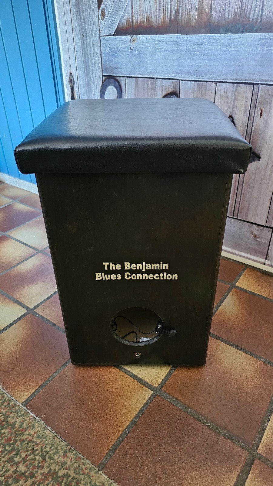 Cajon met microfoon en kussen -The Benjamin Blues Connection, Muziek en Instrumenten, Ophalen, Zo goed als nieuw, Trommel
