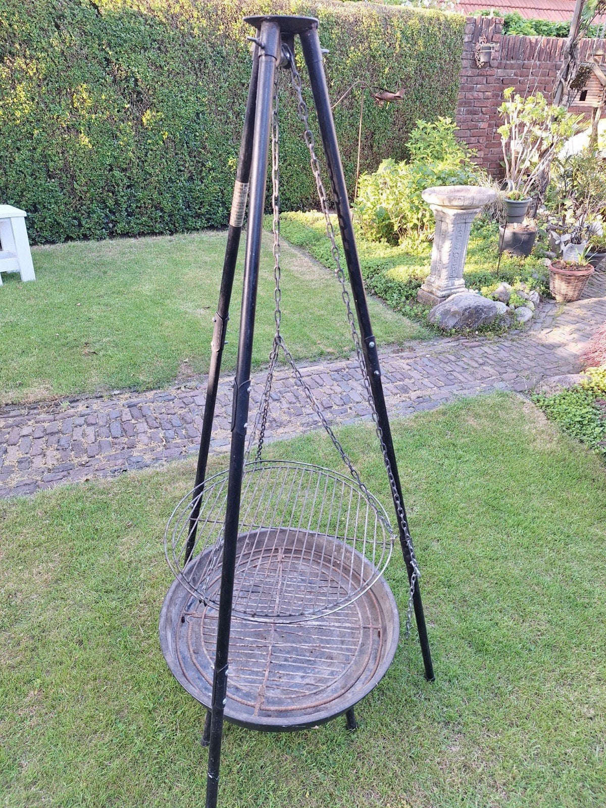 BBQ Stookketel met driepoot en grillrooster, Ophalen, Gebruikt