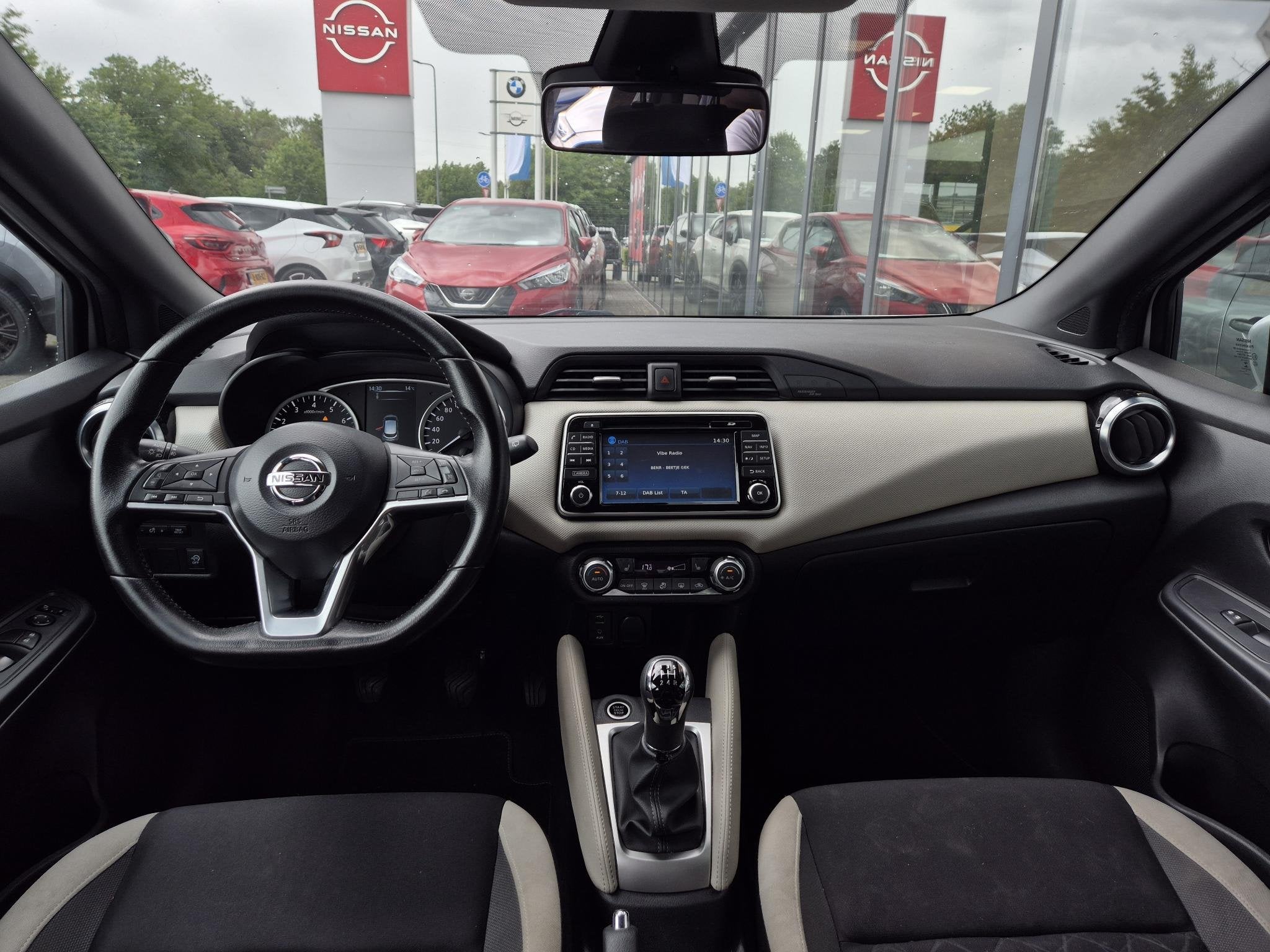 Nissan Micra 0.9 IG-T N-Connecta | Navigatie | Two-tone LM v, 898 cc, Stof, 525 kg, Met garantie (alle)