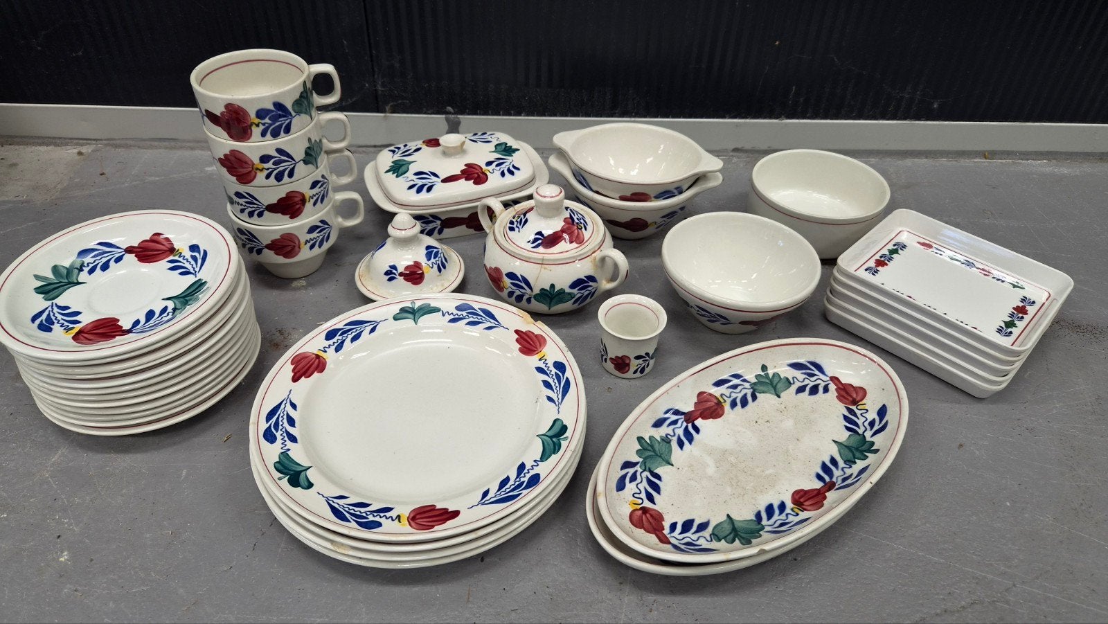 Groot Boerenbont servies van Boch Made for Royal Sphinx Holl, Ophalen