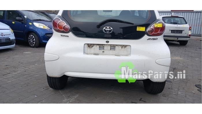Achterbumper van een Toyota Aygo, Auto-onderdelen, Carrosserie en Plaatwerk, Gebruikt, -, -, Ophalen of Verzenden