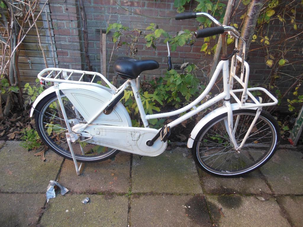 witte meisjes omafiets, Fietsen en Brommers, Fietsen | Meisjes, Ophalen, Gebruikt, Terugtraprem, 24 inch