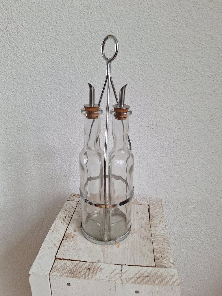 Twee Heldere Glazen Cruet Flessen met Chroomstandaard, Ophalen, Zo goed als nieuw, Wit, Glas