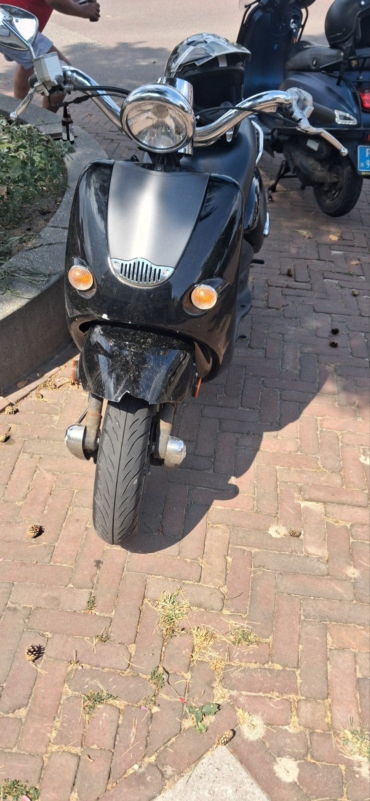 Zwarte custom aprilia, Ophalen of Verzenden, Gebruikt, Benzine, Overige merken