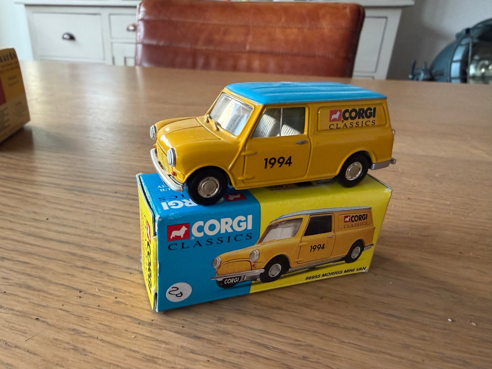 Corgi Classics Morris Mini Van Schaal 1:43, Ophalen of Verzenden, Nieuw, Auto, Corgi