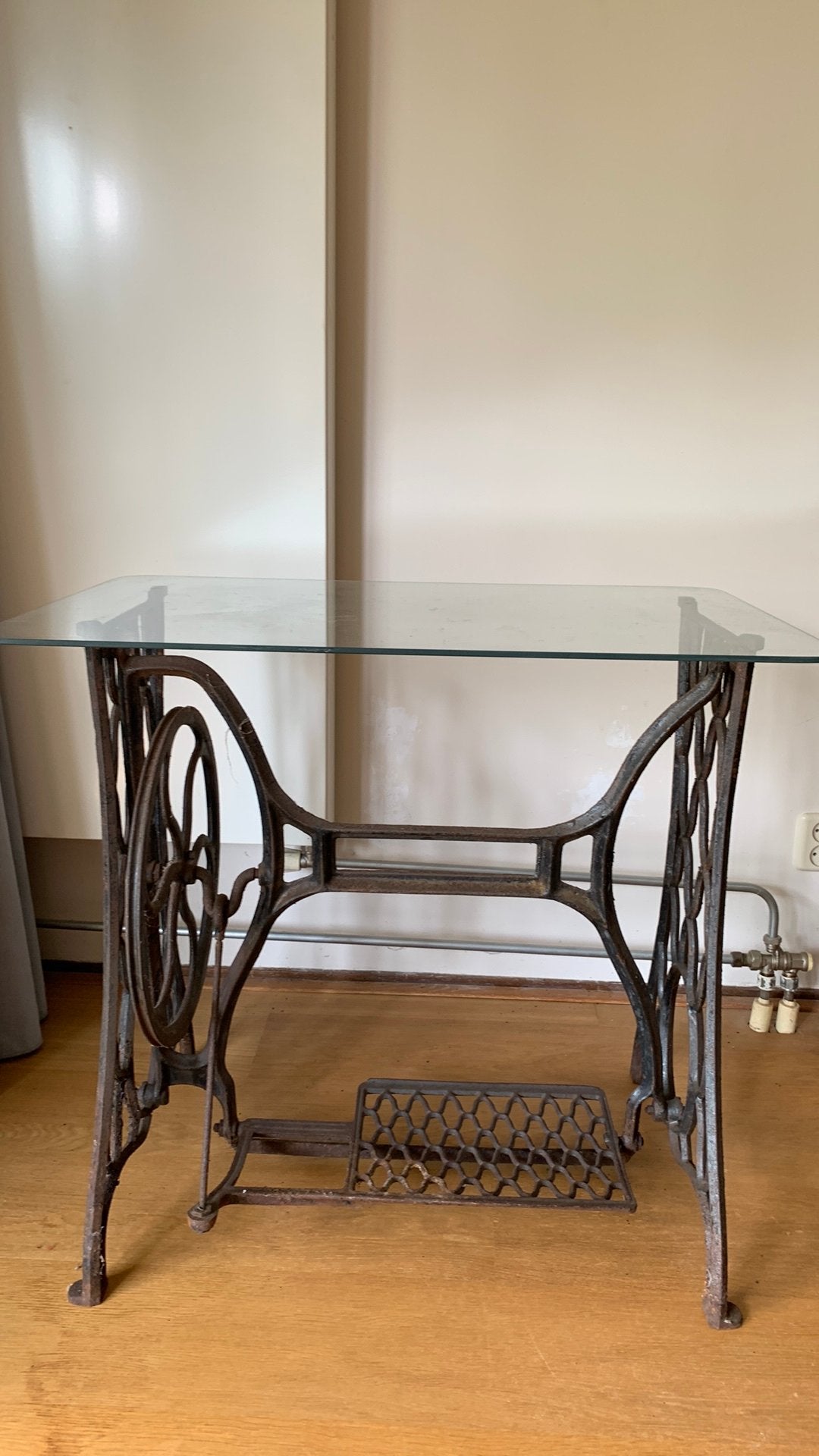 Antieke naaimachine tafel glas, Antiek en Kunst, Antiek | Meubels | Tafels, Ophalen