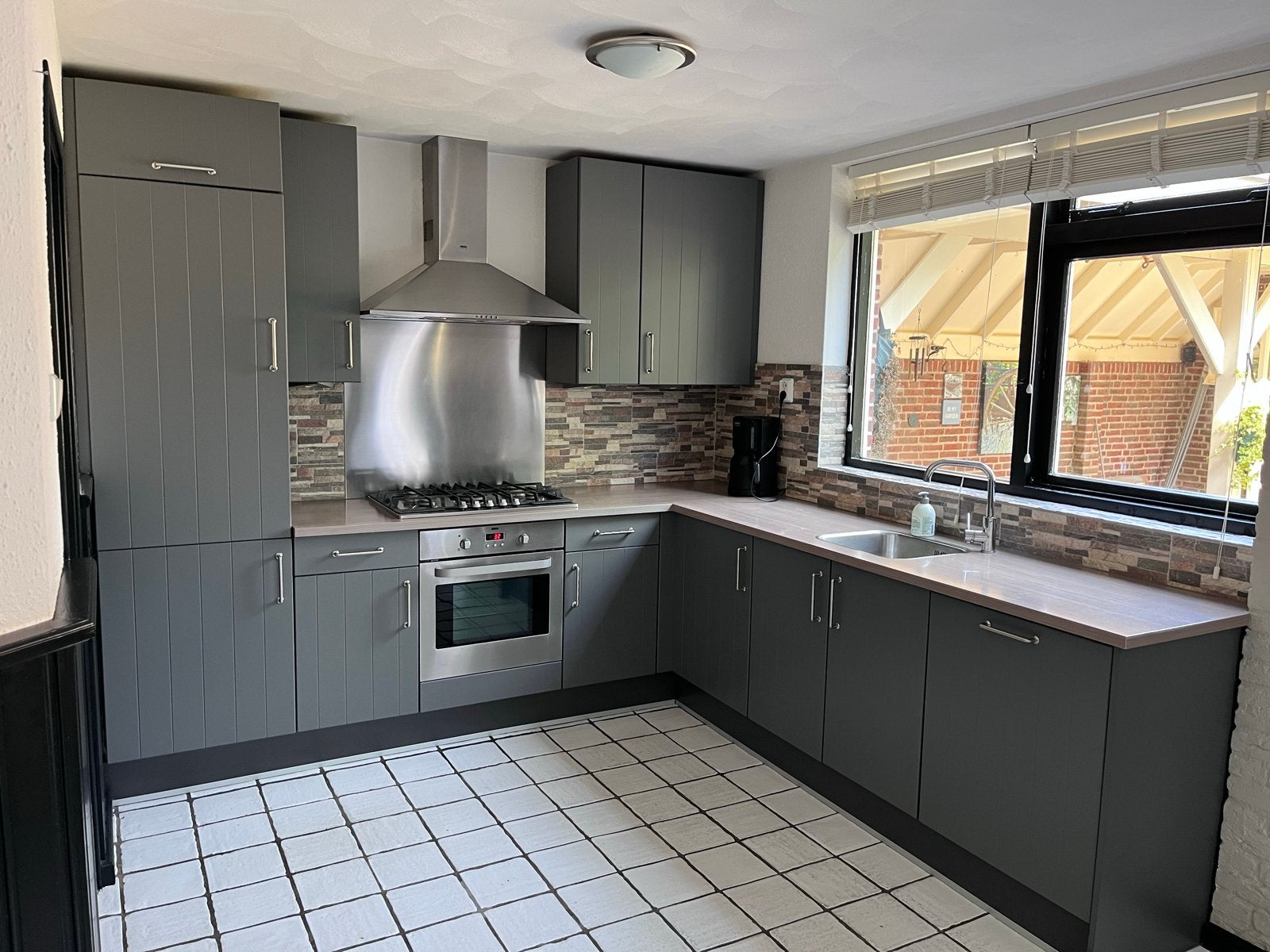 Complete keuken met Zanussi en Siemens apparatuur, Ophalen, Gebruikt, Hoekkeuken, Kunststof