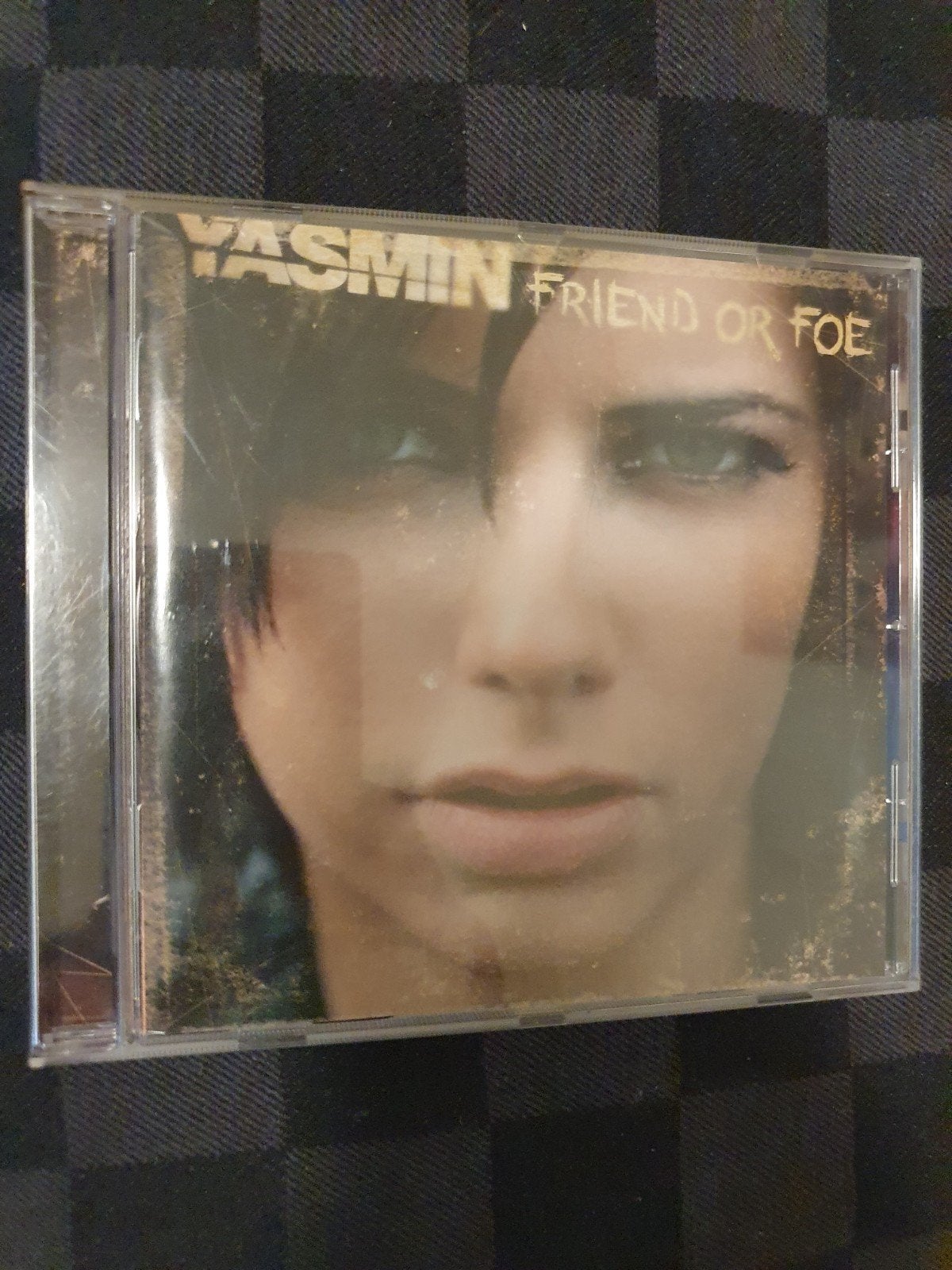 yasmin friend of foe, Verzenden, Zo goed als nieuw, Poprock