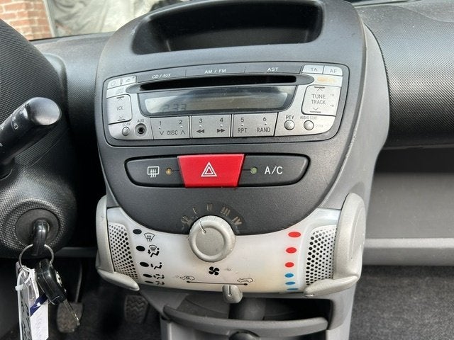 Foto 3 van Toyota Aygo 2010 5 deurs airco nwe koppeling/banden 100 % in