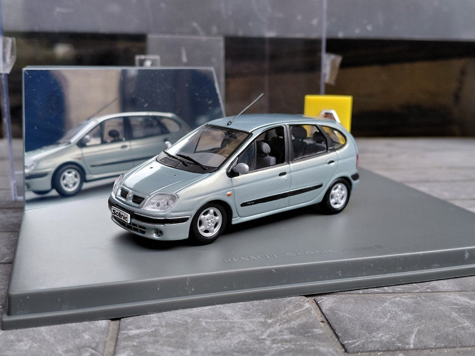 Renault Scénic I ph2 1.6 16V 1999-2003 Gris Boréal 1/43 UH, Ophalen of Verzenden, Zo goed als nieuw, Auto, Universal Hobbies