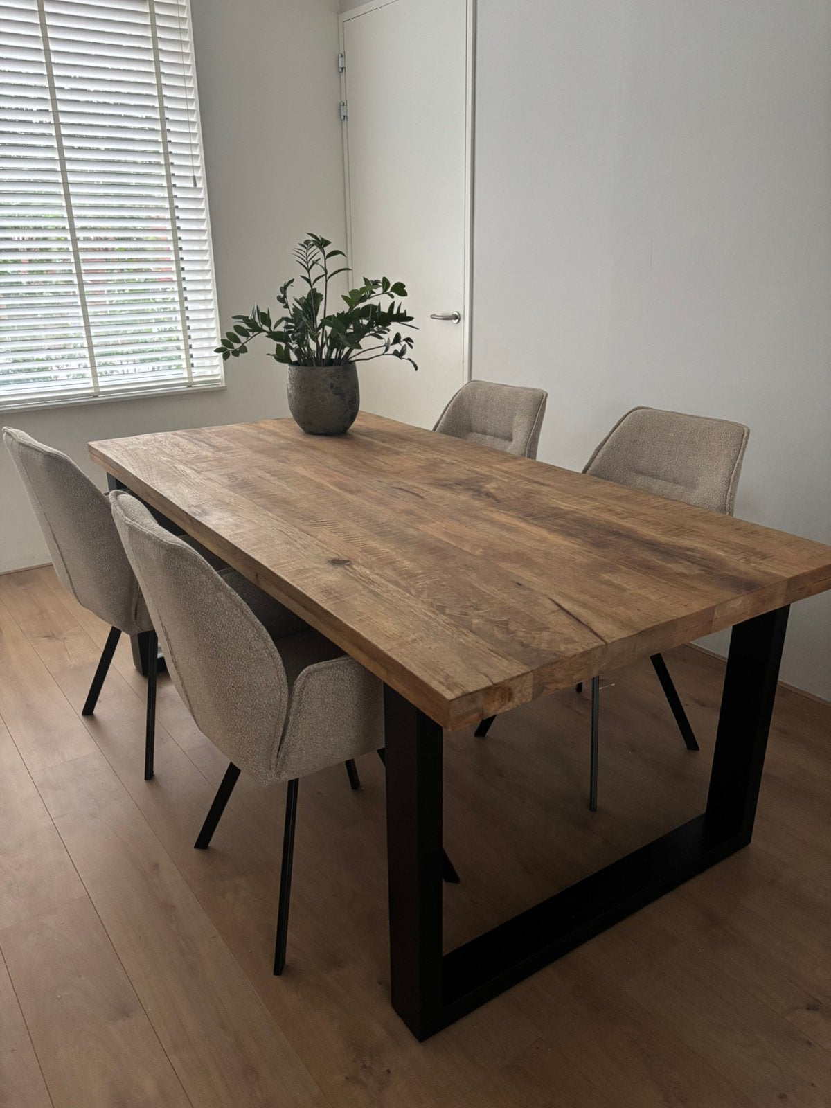 Te koop: Eettafel + 4 luxe stoelen + salontafel | mangohout, Ophalen, Zo goed als nieuw, Rechthoekig, 50 tot 100 cm