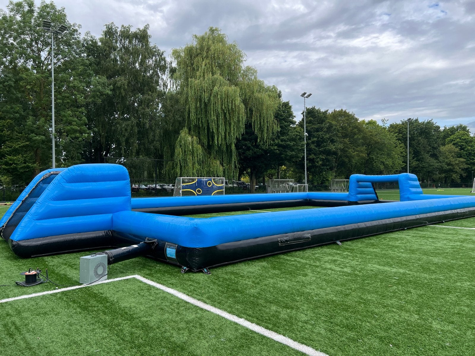 Opblaasbaar Voetbalveld huren, Ophalen, Zo goed als nieuw, Overige