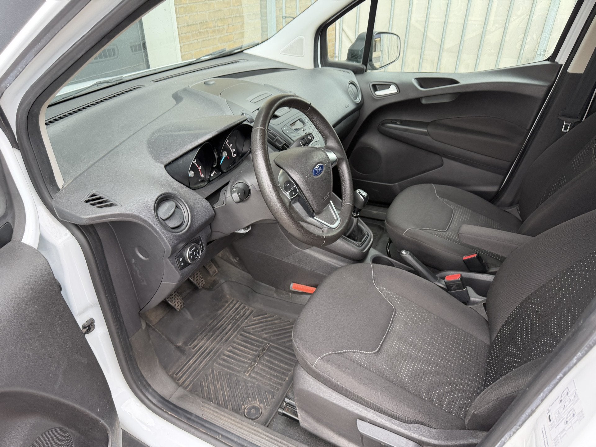 Ford Transit Courier 1.0 Trend EcoBoost S&S Airco/elektrisch, Auto's, Voorwielaandrijving, Dealer onderhouden, Gebruikt, Wit