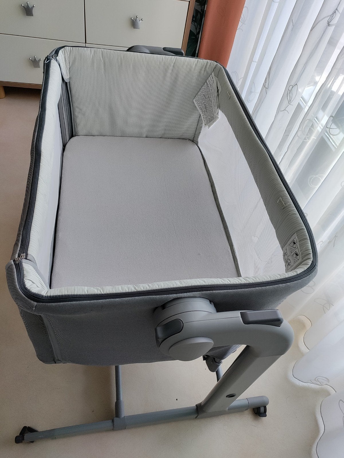 Chicco Next2Me Essential Co-Sleeper Wieg - Grijs, Ophalen, Zo goed als nieuw, Wieg