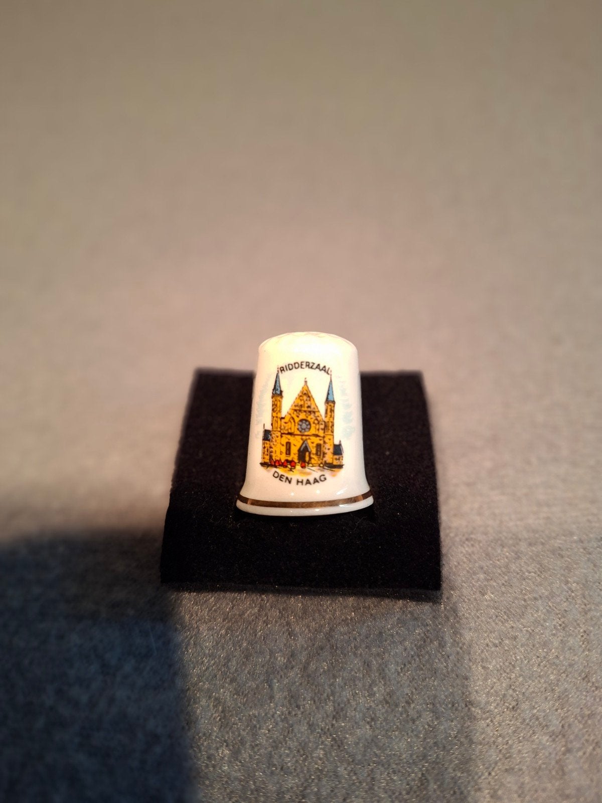 Vingerhoedje DEN HAAG ridderzaal, Verzamelen, Ophalen of Verzenden, Zo goed als nieuw, Porselein, Nederland