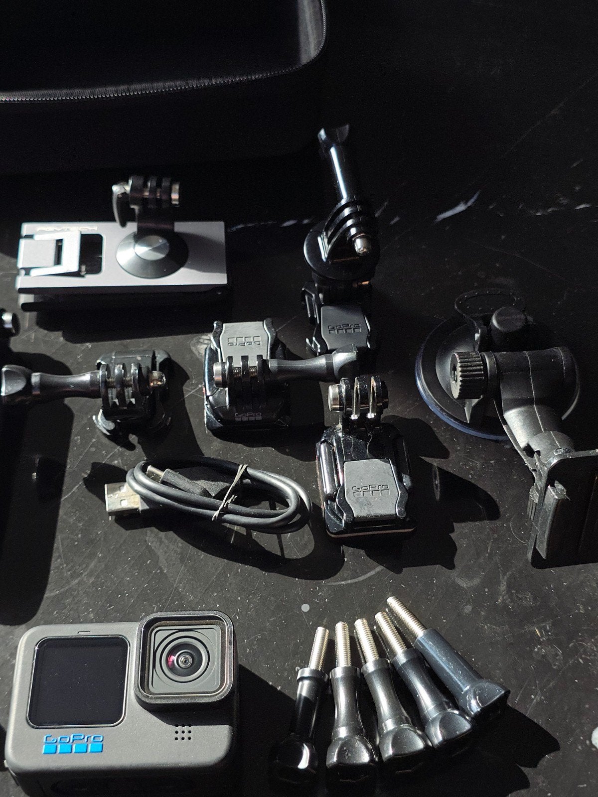 Foto 10 van GoPro Hero 11 Black met veel accessoires