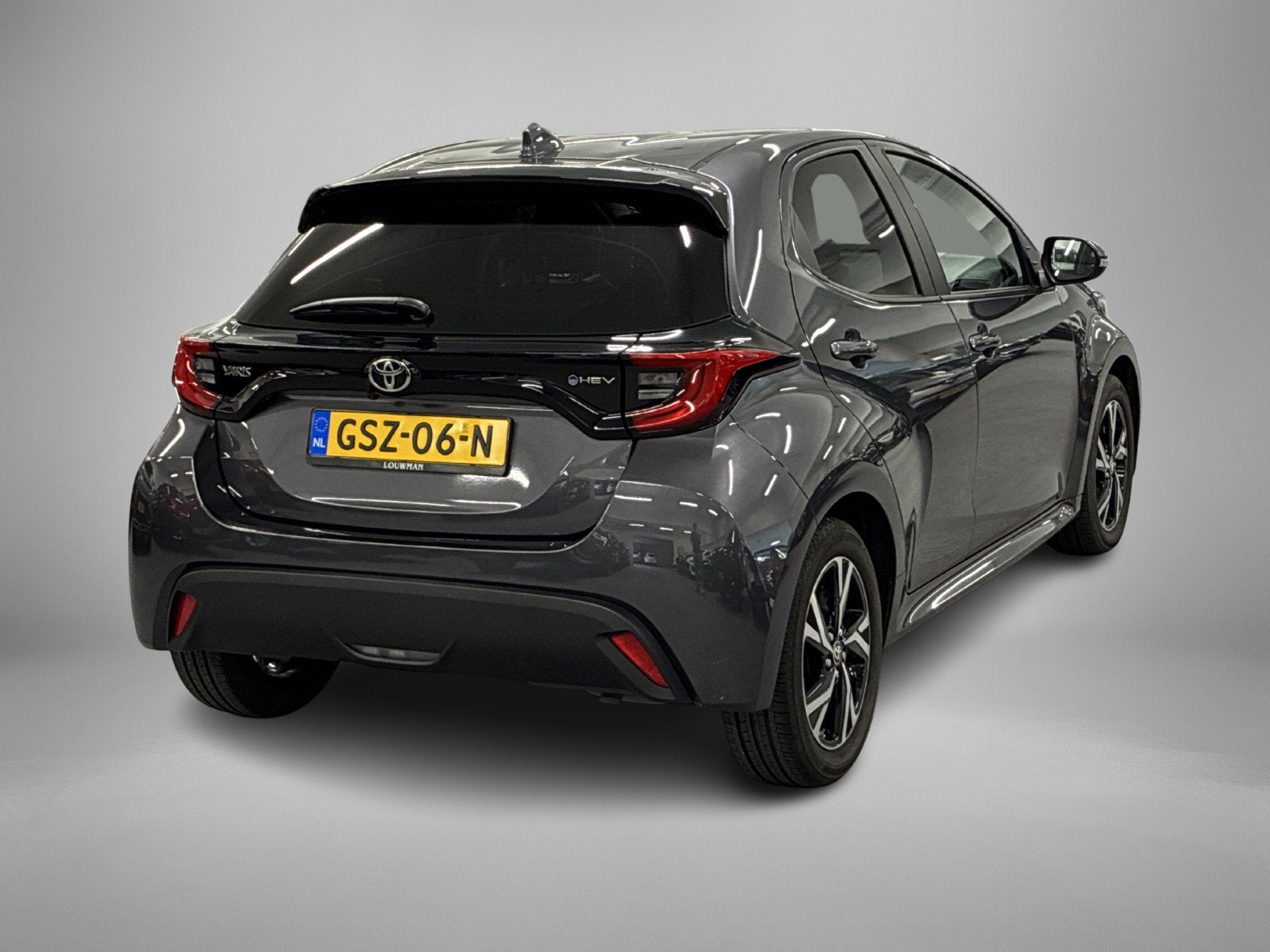 Toyota Yaris 1.5 Hybrid 115 First Edition (bj 2024), Gebruikt, Bedrijf, Hybride Elektrisch/Benzine, 3 cilinders