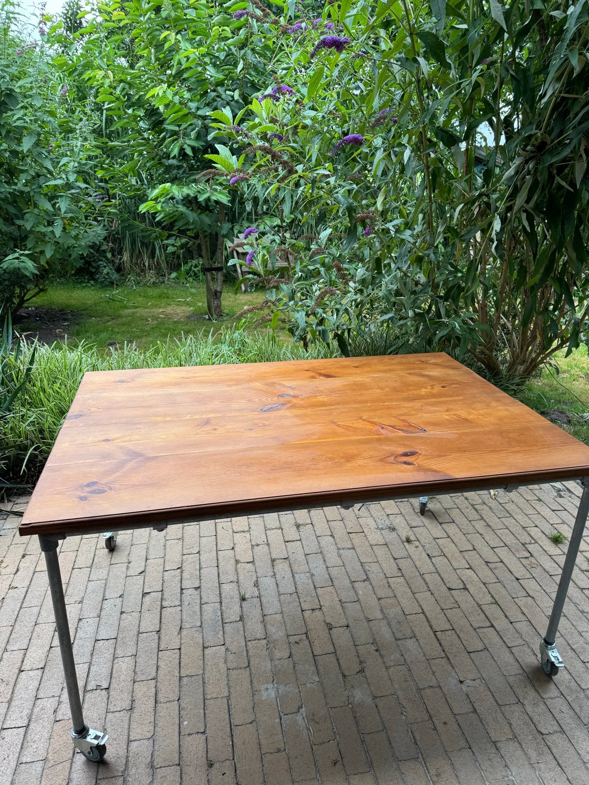 Stevige houten tafel op wielen, Ophalen, Gebruikt, 100 tot 150 cm, 150 tot 200 cm