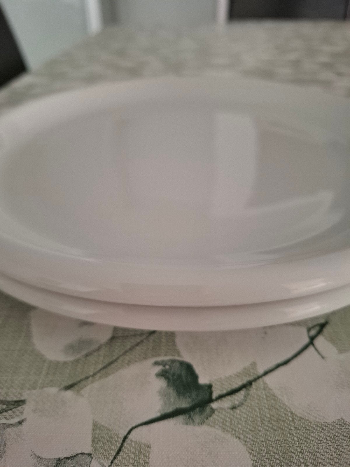 IKEA Diner Bord (2 stuks) - Wit, Made in Portugal  27cm, Ophalen of Verzenden, Zo goed als nieuw, Bord(en), Overige stijlen
