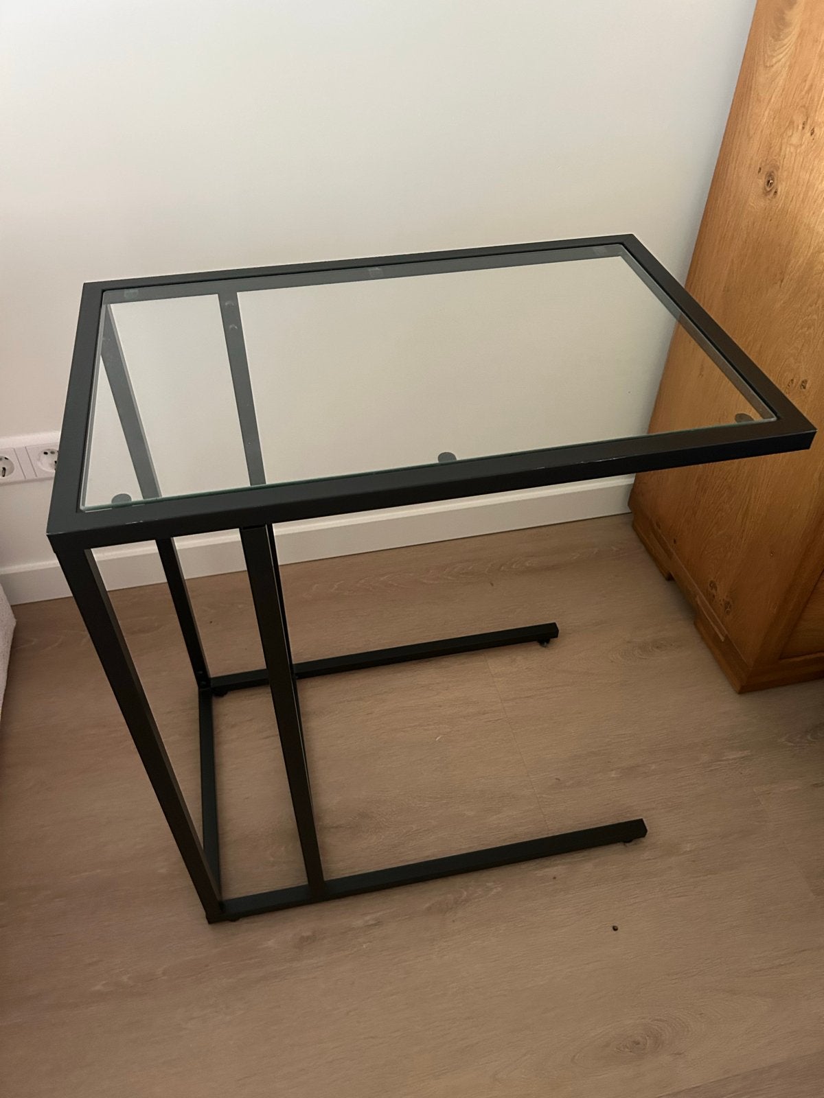 IKEA VITTSJÖ Laptoptafel - Zwartbruin/Glas, Ophalen, 55 tot 75 cm, 60 cm of meer, Rechthoekig