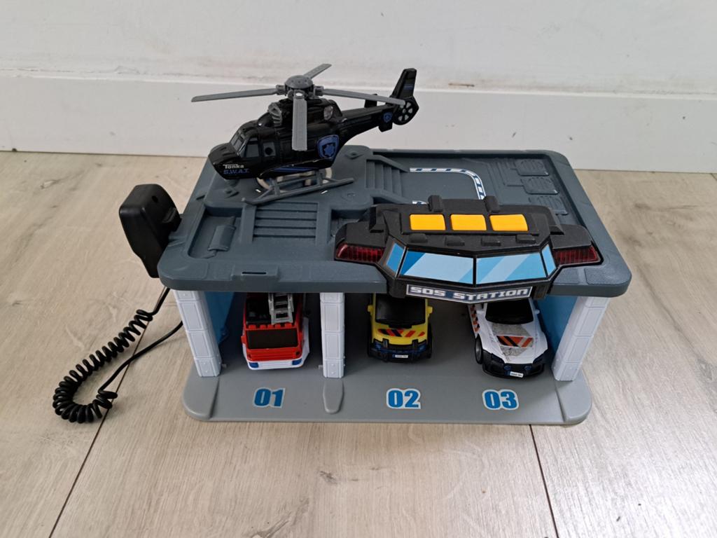 Tonka SOS Station met helikopter en voertuigen, Ophalen of Verzenden, Gebruikt