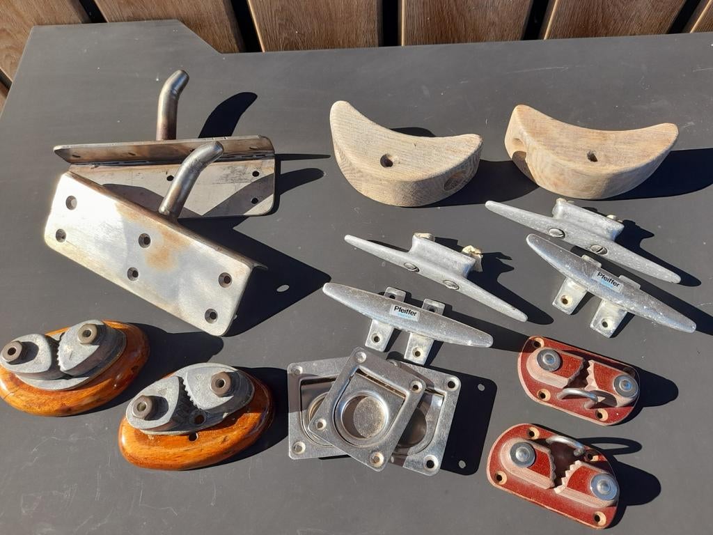 Schootklemmen, kikkers, halve manen, luikringen, roeidollen, Ophalen of Verzenden, Zeilboot of Motorboot