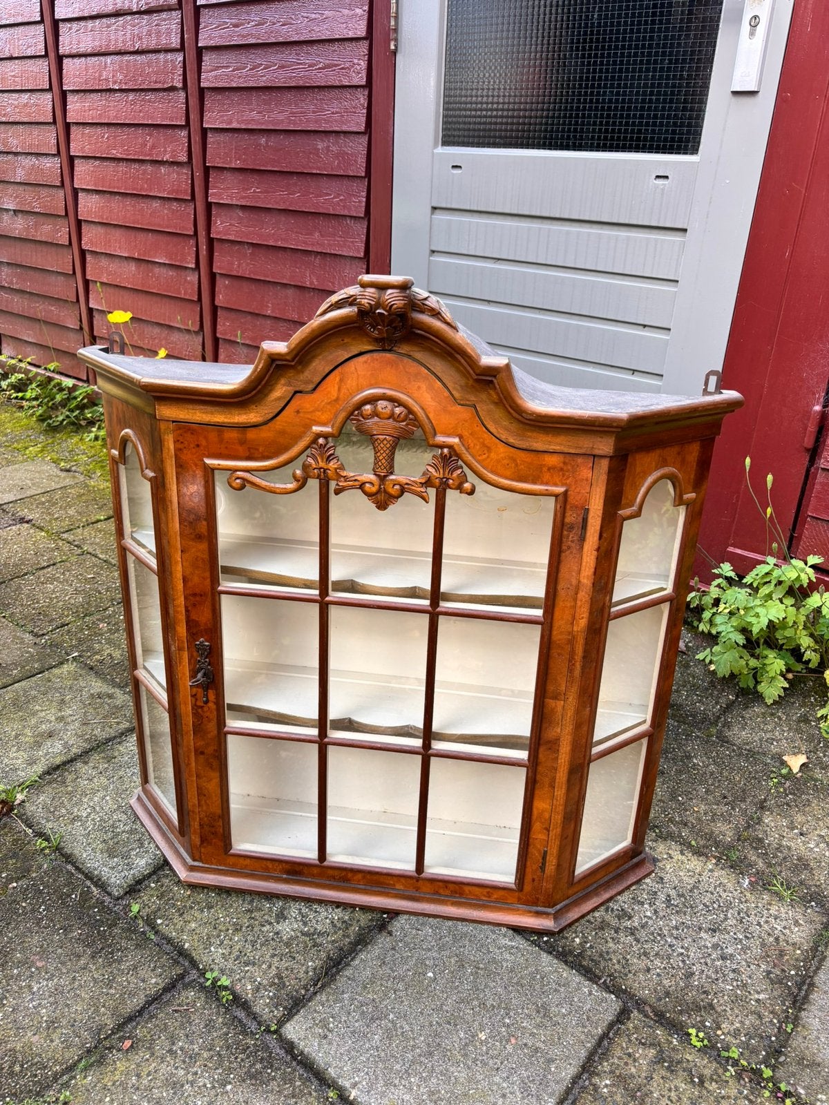 Antiek kast, Ophalen