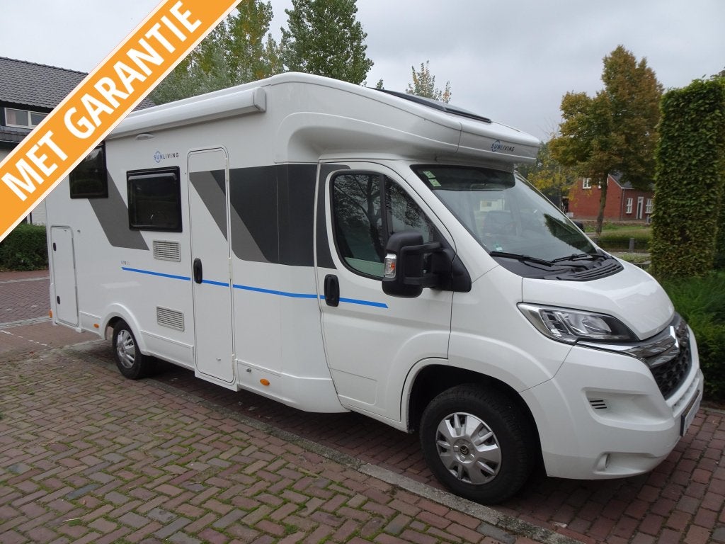 Super nette Adria Sun Living S70SL, Ringverwarming, Bedrijf, Luifel, 7 tot 8 meter