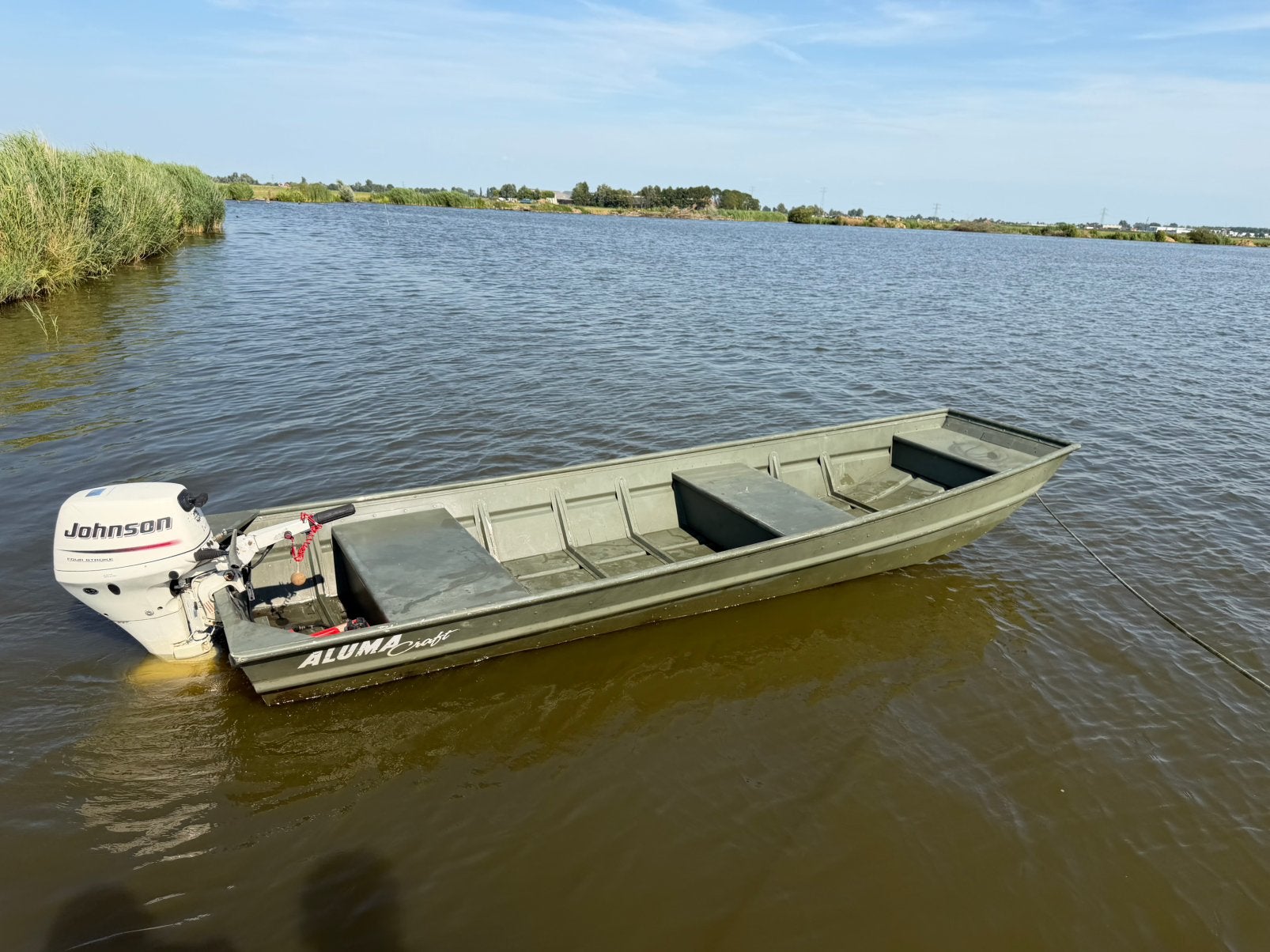 Alumacraft 1436 LT aluminium platbodemboot + Johnson 9.9 pk, Ophalen, Zo goed als nieuw, Aluminium, Buitenboordmotor