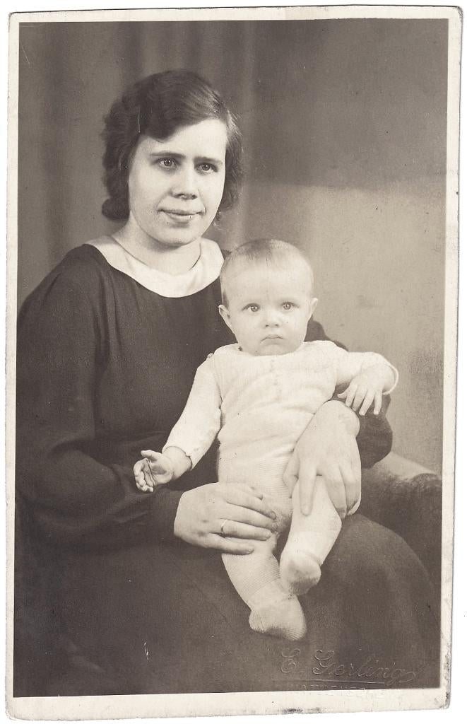 Foto - Vrouw Moeder Kind Baby - Gerling, Gebruikt, Foto, Ophalen of Verzenden, Voor 1940