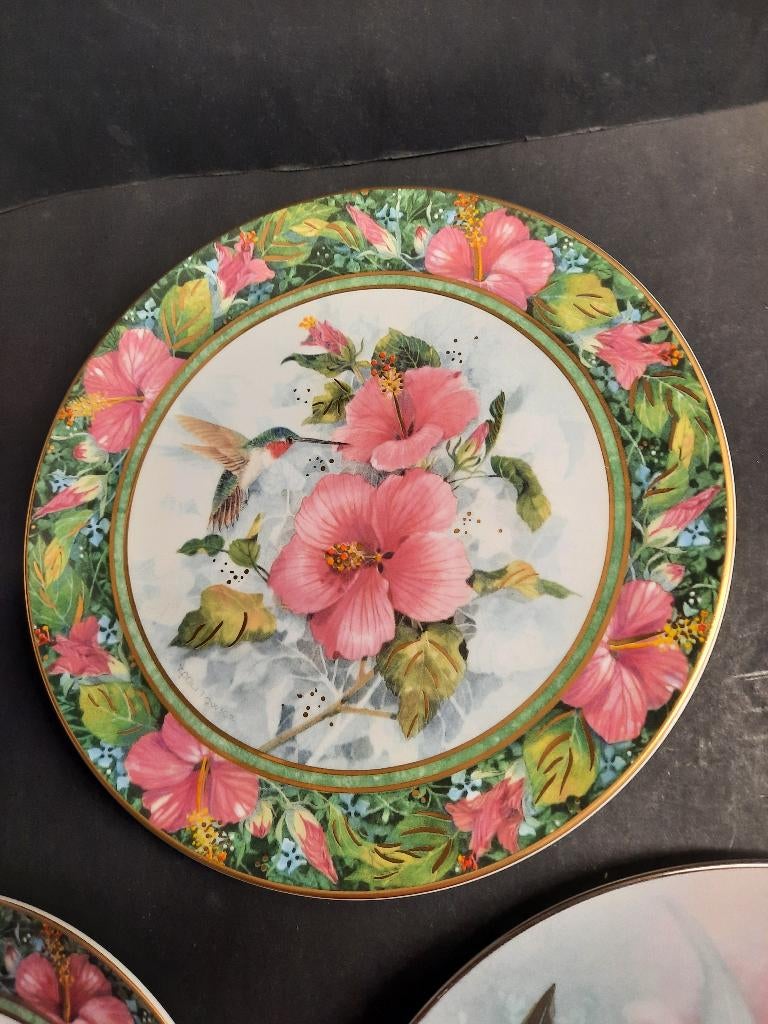 Verzamelbord The Imperial Hummingbird Linited Edition, Huis en Inrichting, Onbekend, Ophalen of Verzenden, Zo goed als nieuw, Onbekend