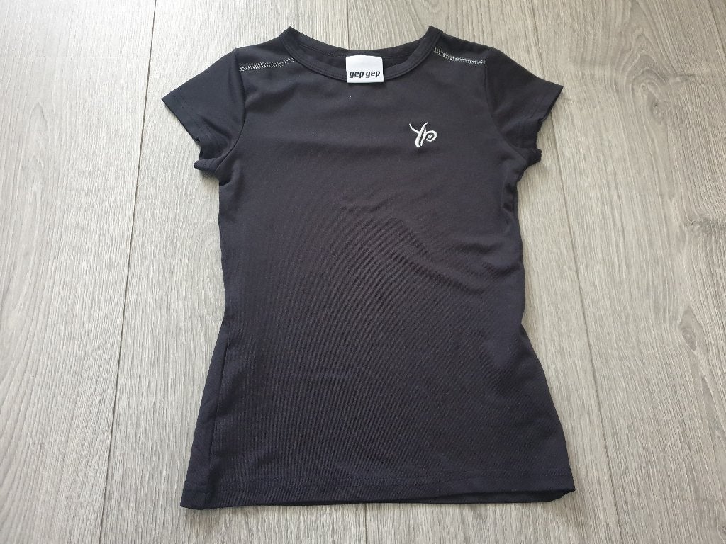 YEP YEP zwart gym T-shirt maat 104 ~ SJ2150, Kinderen en Baby's, Gebruikt, Yep Yep, Meisje, Sport- of Zwemkleding