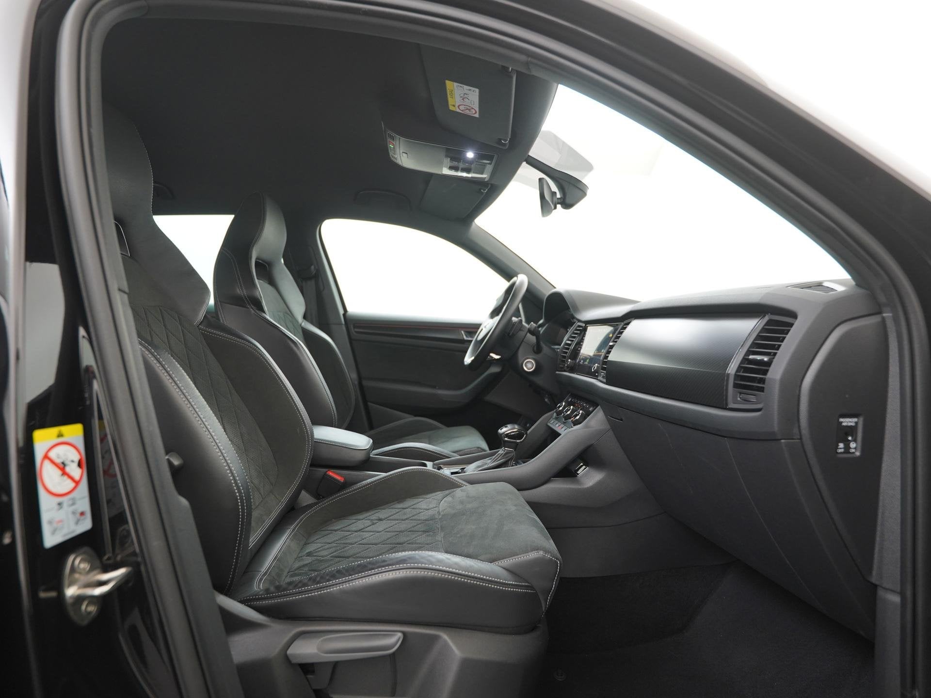Skoda Kodiaq 1.5 TSI Sportline DSG | 7 Persoons | Trekhaak |, Auto's, 12 maanden, 4 cilinders, Zwart, Origineel Nederlands