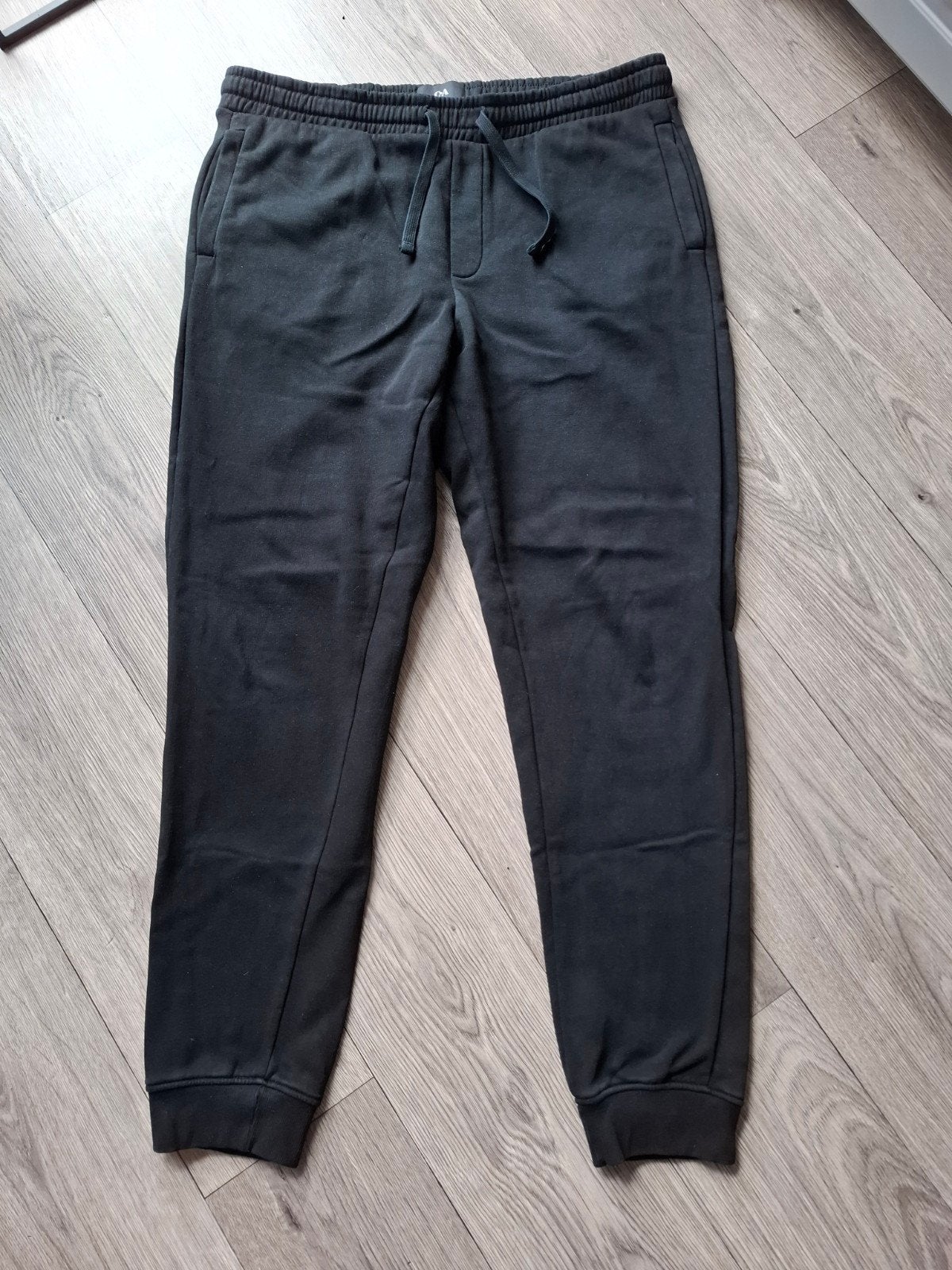 zwarte joggingbroek maat L, Maat 52/54 (L), Zwart, Gedragen, C&A