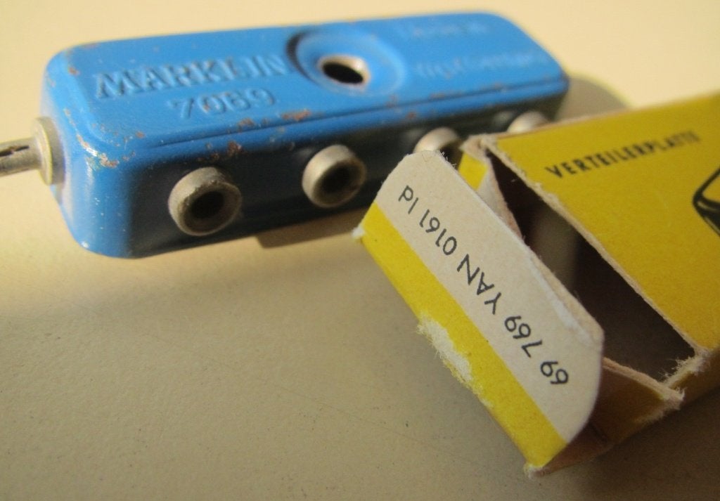 Märklin H0 verdeelplaat 7069 blauw in OVP, Gebruikt, Ophalen of Verzenden, Märklin, Transformator of Voeding