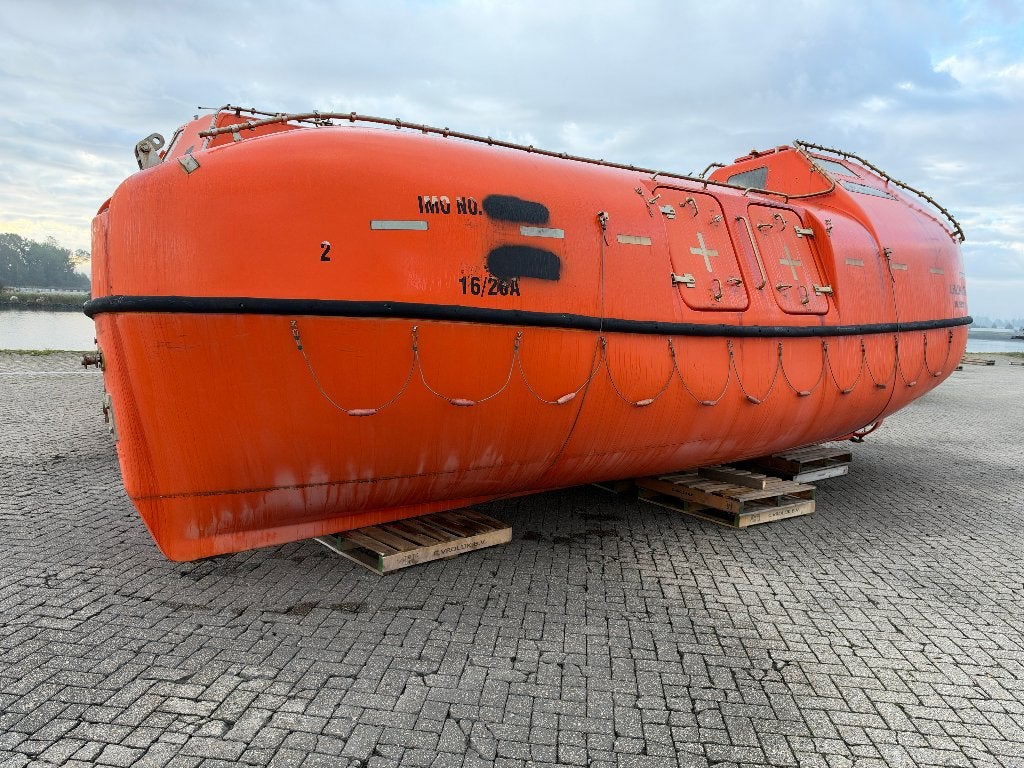 Foto 3 van 8 stuks reddingssloepen 7,x2,8 en 8,5x3 mtr incl dieselmotor