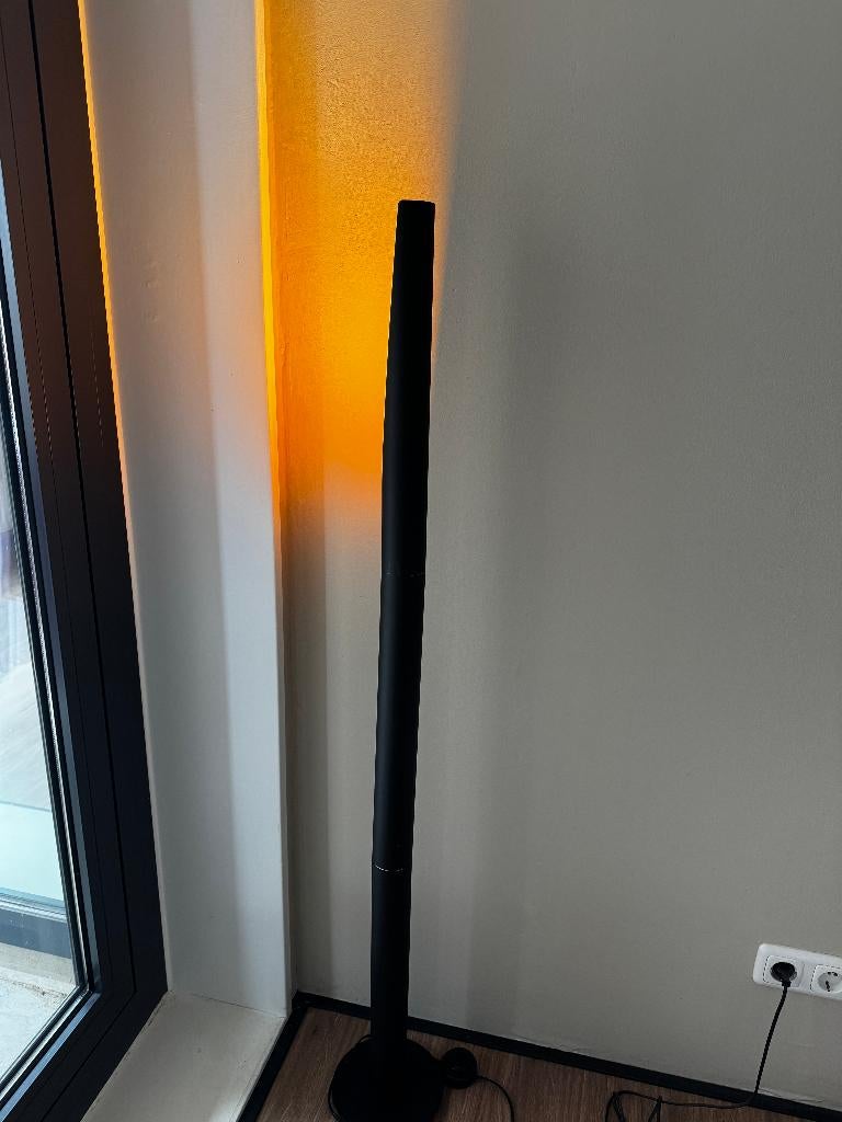 ✨ Modern Black & Gold Floor Lamp – Stylish Ambient Lighting, Ophalen, Modern | Minimalist | Scandinavian | Ambient Lighting, Zo goed als nieuw