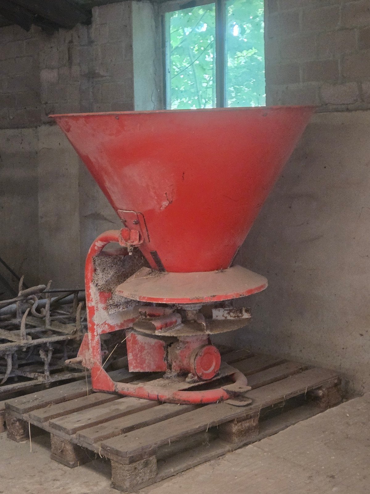 Gebruikte kunstmeststrooier, Ophalen, Akkerbouw, Gewasbescherming en Bemesting