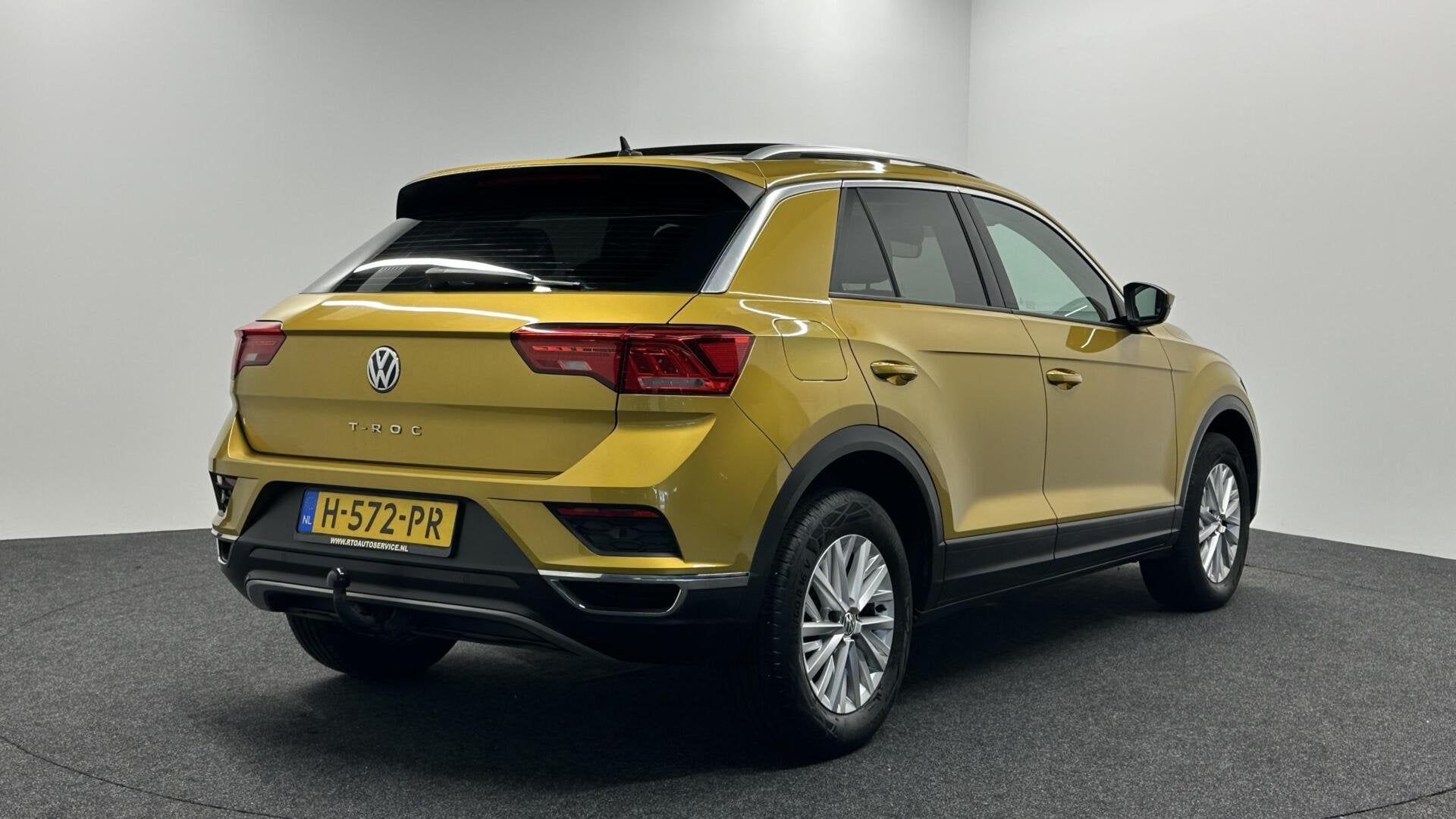 Volkswagen T-Roc 1.0 TSI Style Business PANO LM TREKHAAK DAB, Auto's, Volkswagen, Voorwielaandrijving, Stof, Gebruikt, Met garantie (alle)