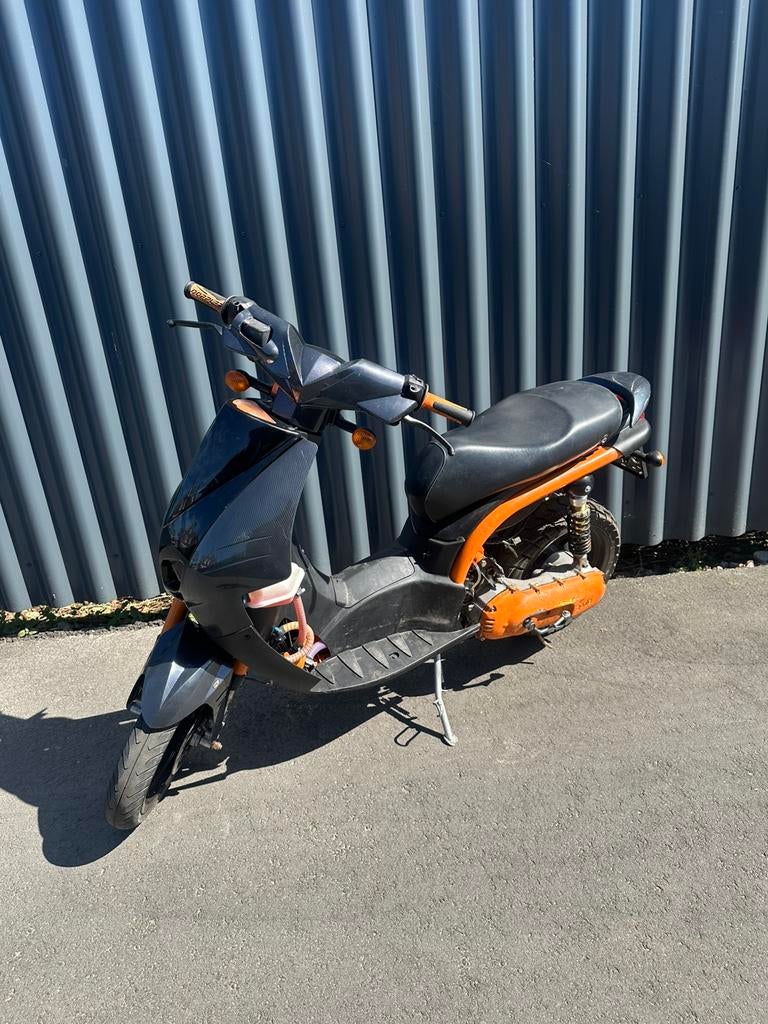 Peugeot ludix 70cc watergekoeld, Fietsen en Brommers, Brommers | Peugeot, Ophalen, Zo goed als nieuw